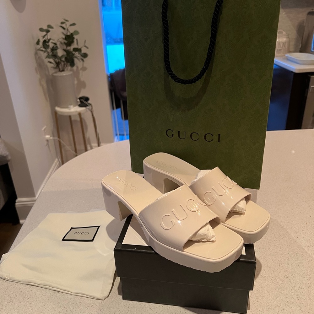 Gucci rubber slide sandals! Worn only one time!
